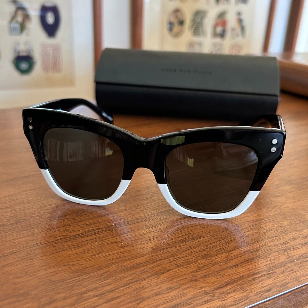 Italic Melrose Sunglasses in Black/White